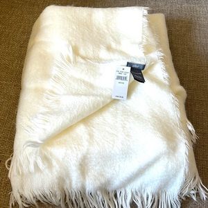 NWT American Eagle aerie one-size 100% acrylic cream white beige scarf